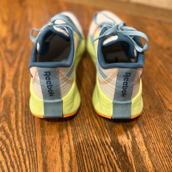 Reebok 2C Energen Tech Plus Energy Glow running shoes. - Picture 3 of 4